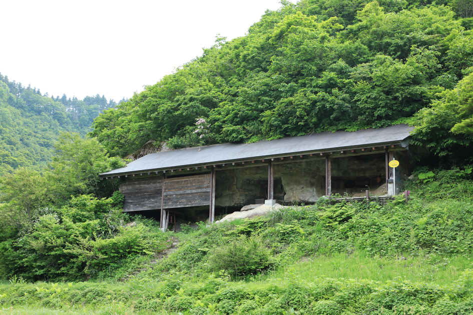 鮭立の磨崖仏