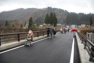 地元住民による渡り初め