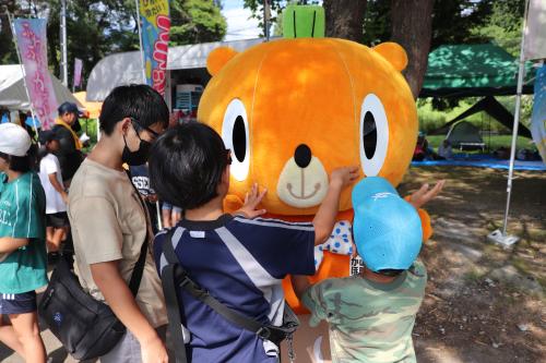 友達とじゃれ合うかぼまる