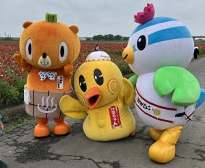 ポピー畑とキャラクター３体